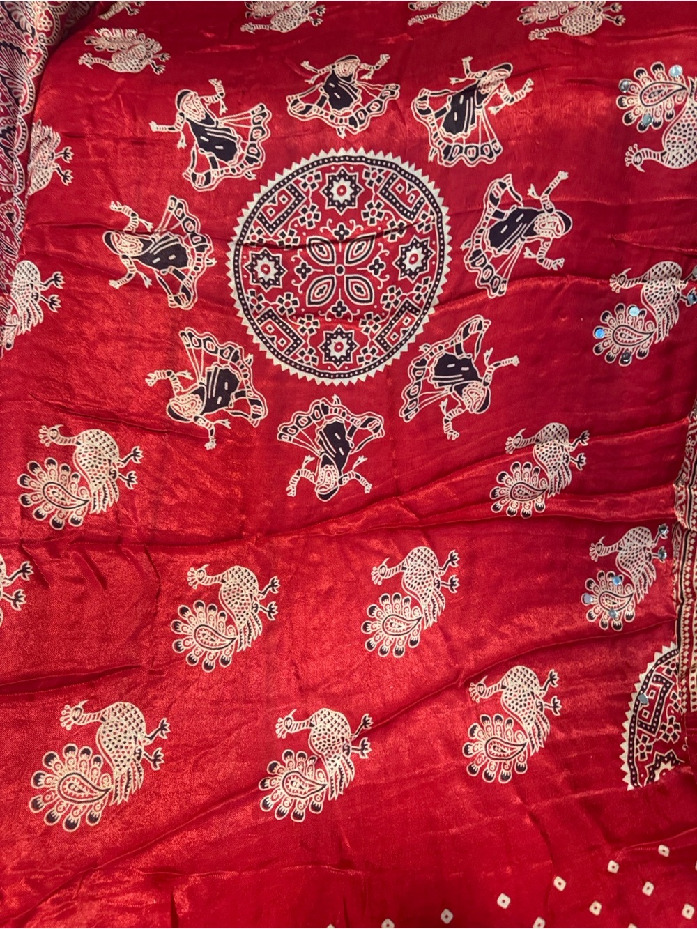 Red Printed Women’s Scarf / sari 
Indian Pakistani - Picture 2 of 6